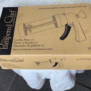 Pampered chef cookie press